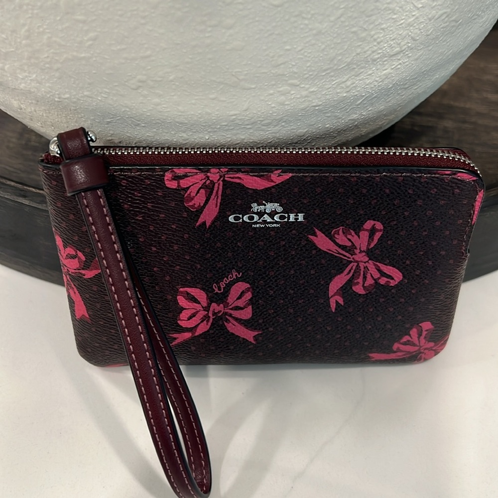 🎀Coach🎀 Wristlet 🎀 - Picture 13 of 16